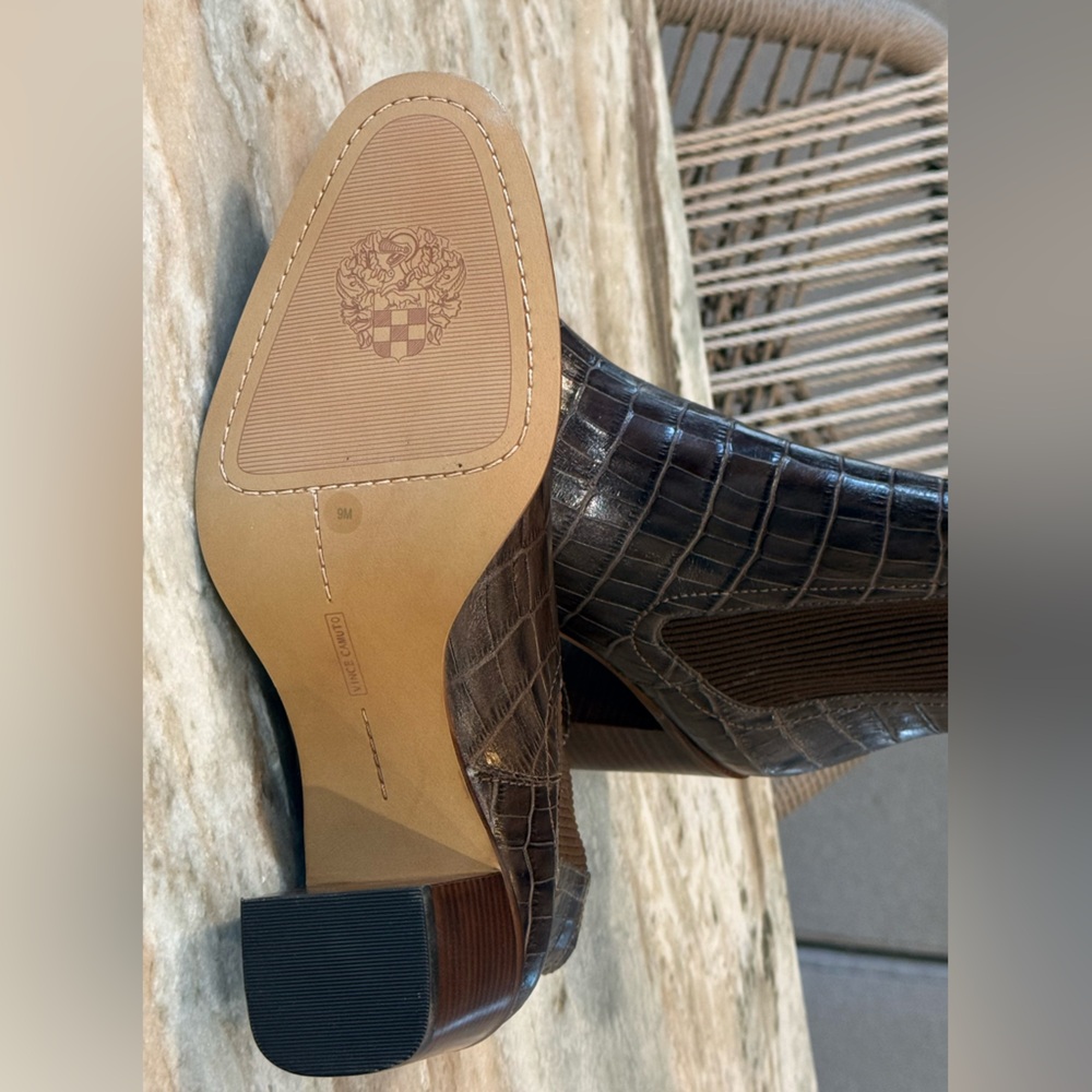 NEW Women’s VINCE CAMUTO Jentilliy brown croc leather ankle booties-Size 9 - Picture 7 of 8